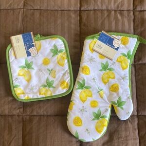Lemon Print Oven Mitt and Pot Holder Set